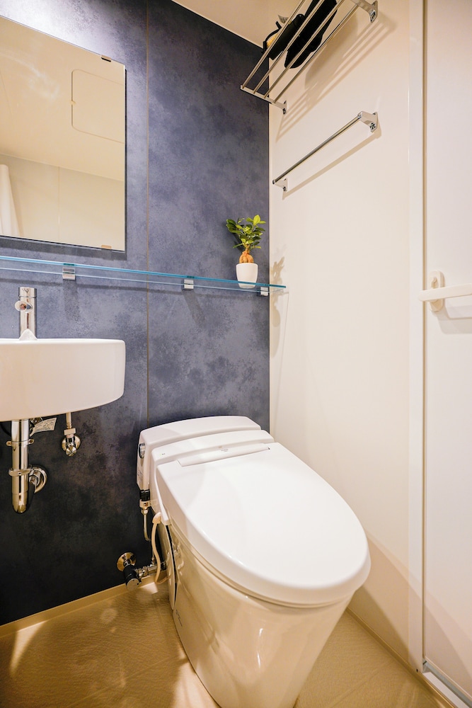 ベーシック ツインルーム シングルベッド 2 台 禁煙 専用バスルーム バスルームの設備2 | 中野ワールドホテル