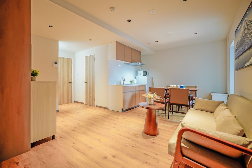 デラックス スイート 2 ベッドルーム 専用バスルーム シティビュー リビング エリア0 | 中野ワールドホテル