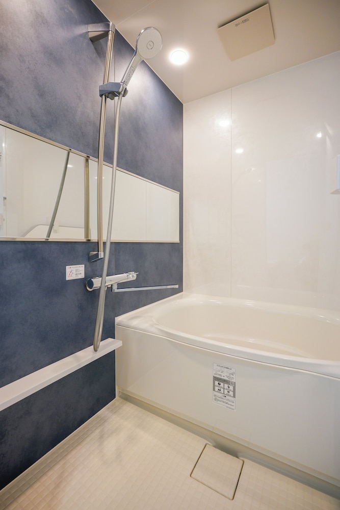 ベーシック トリプルルーム シングルベッド 3 台 禁煙 専用バスルーム バスルーム0 | 中野ワールドホテル