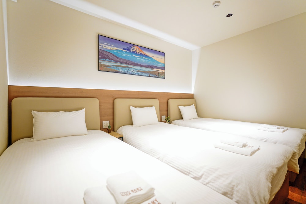 ベーシック トリプルルーム シングルベッド 3 台 禁煙 専用バスルーム 客室0 | 中野ワールドホテル