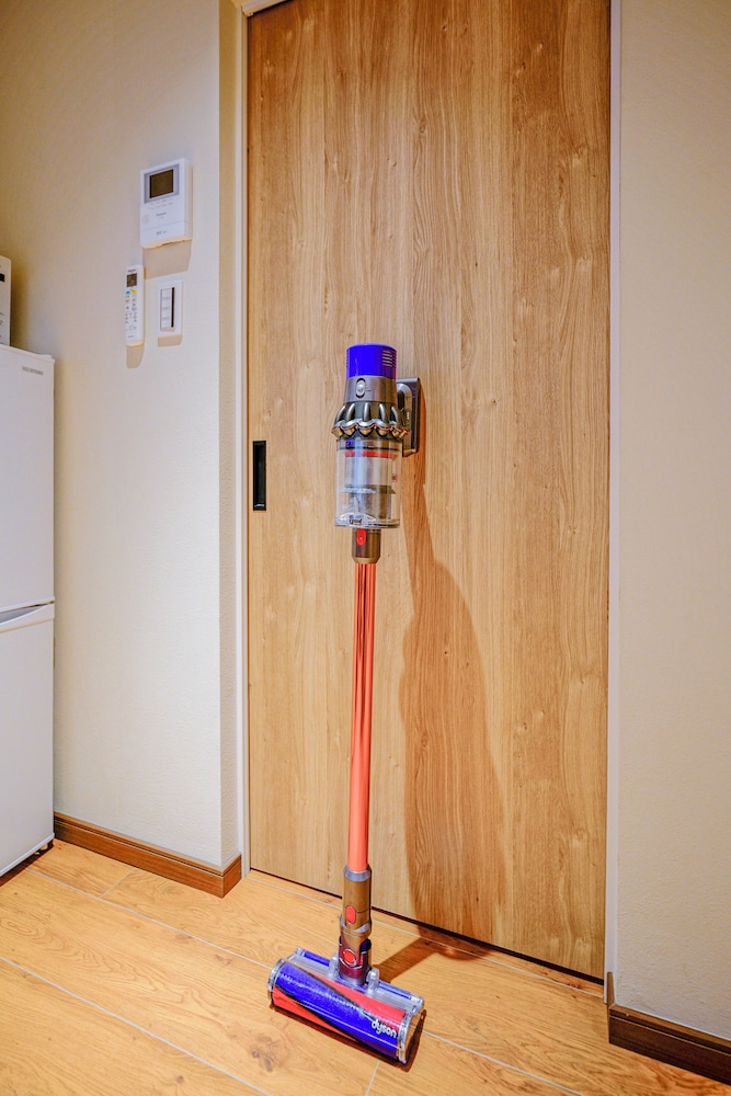 ベーシック トリプルルーム シングルベッド 3 台 禁煙 専用バスルーム 客室の設備とサービス1 | 中野ワールドホテル