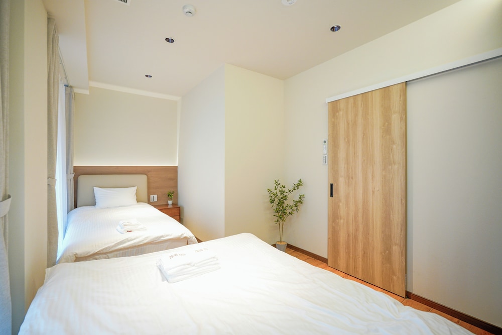 デラックス スイート 2 ベッドルーム 専用バスルーム シティビュー 客室2 | 中野ワールドホテル