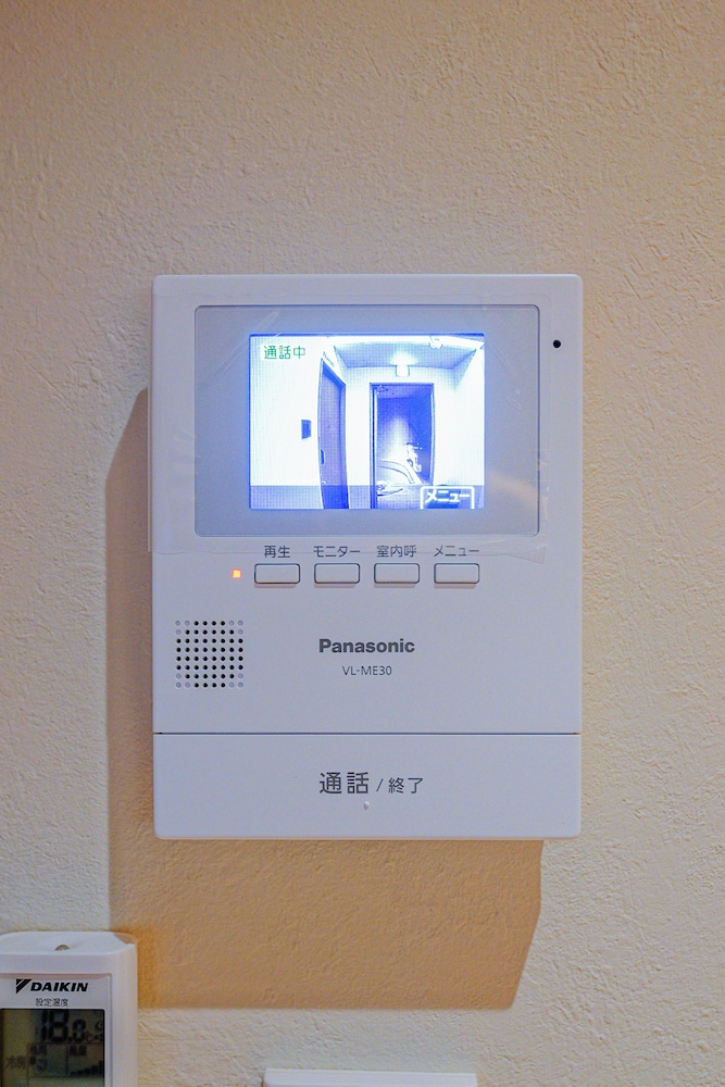 ベーシック トリプルルーム シングルベッド 3 台 禁煙 専用バスルーム 客室の設備とサービス3 | 中野ワールドホテル