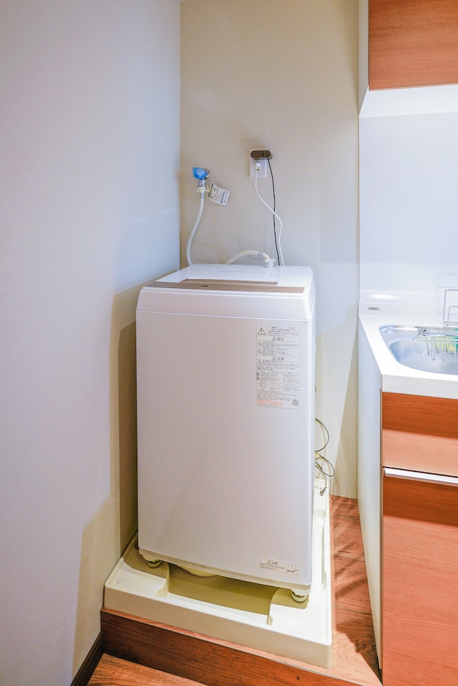 ベーシック トリプルルーム シングルベッド 3 台 禁煙 専用バスルーム ランドリー0 | 中野ワールドホテル