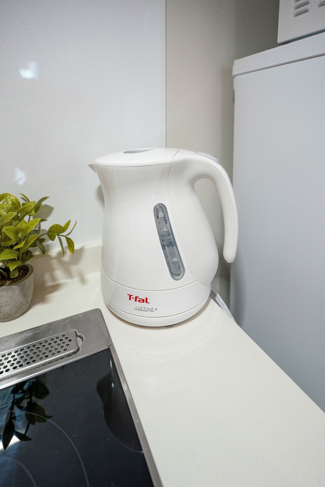 デラックス スイート 2 ベッドルーム 専用バスルーム シティビュー 客室の設備とサービス8 | 中野ワールドホテル