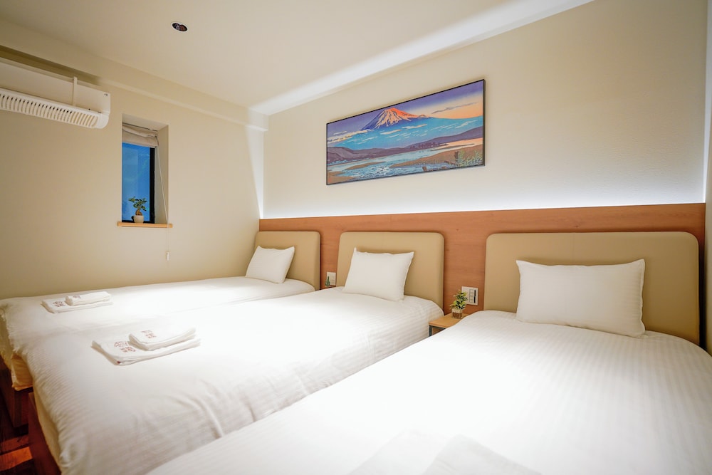 ベーシック トリプルルーム シングルベッド 3 台 禁煙 専用バスルーム 客室2 | 中野ワールドホテル