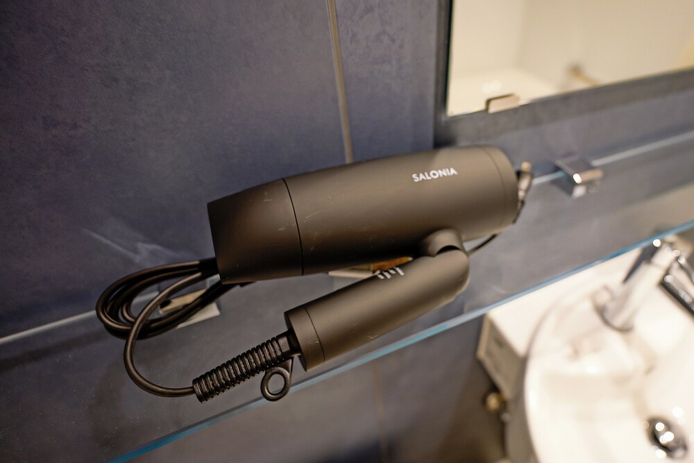 クラシック 4 人部屋 ダブルベッド 2 台 禁煙 専用バスルーム バスルームの設備0 | 中野ワールドホテル