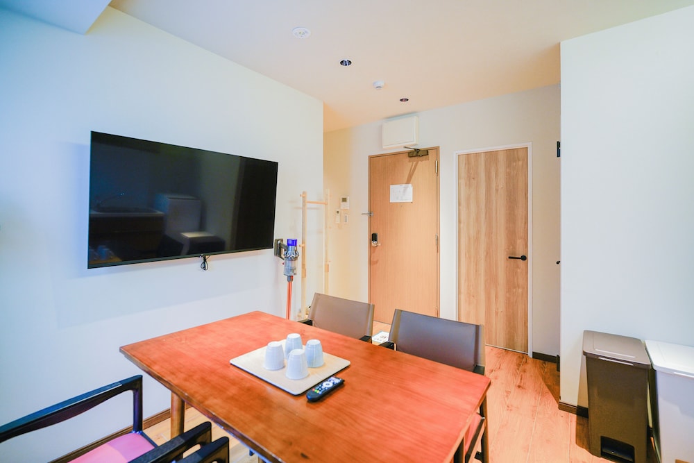 クラシック ルーム 禁煙 専用バスルーム 客室内のダイニングエリア5 | 中野ワールドホテル