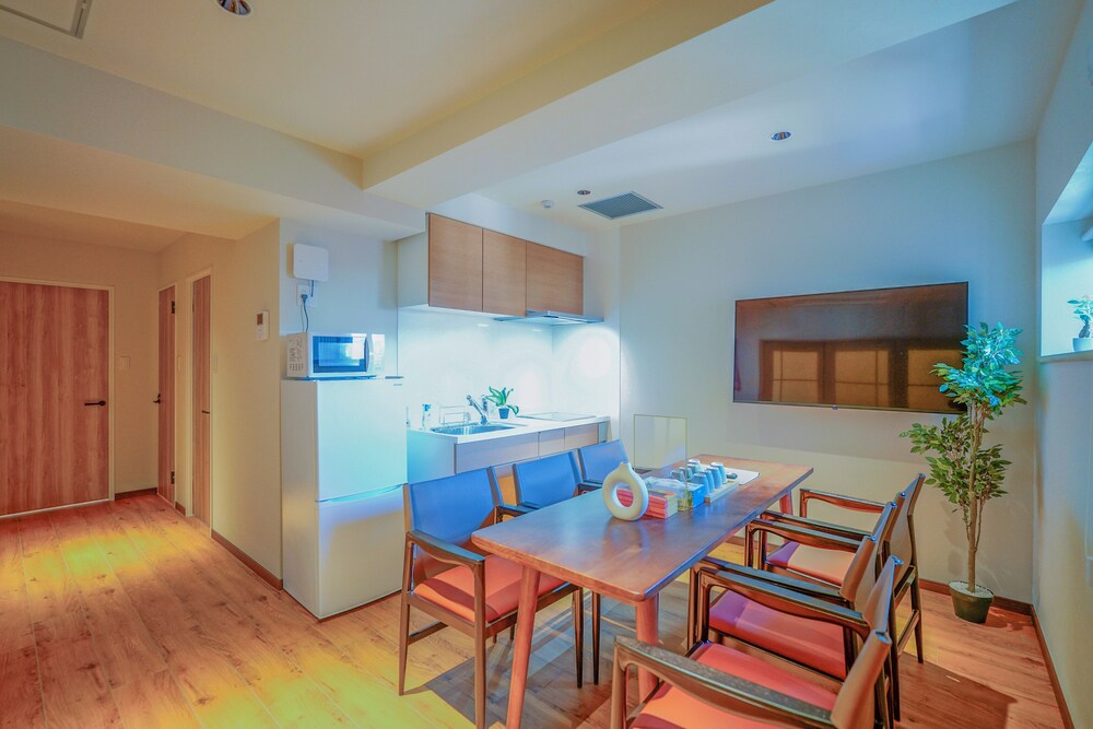 デラックス スイート リビング エリア1 | 中野ワールドホテル