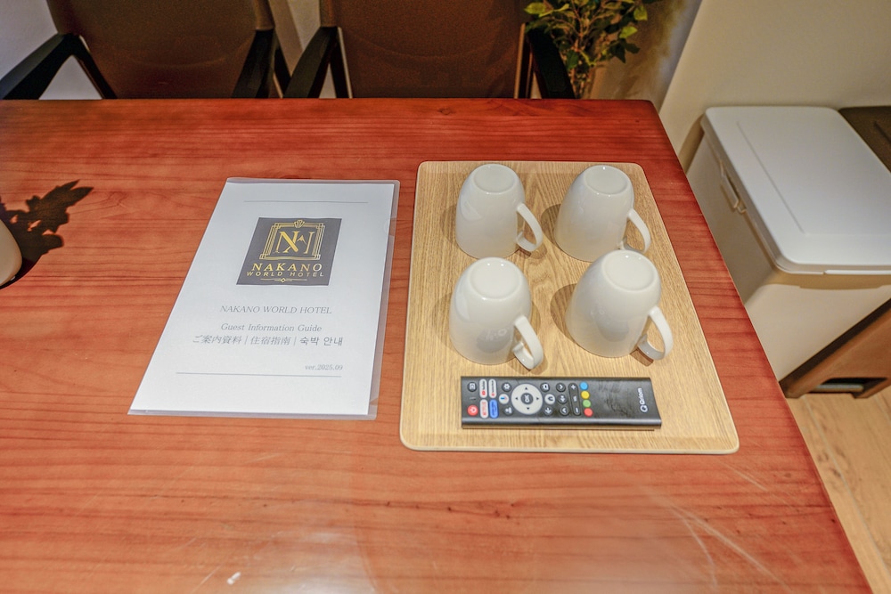 ベーシック トリプルルーム シングルベッド 3 台 禁煙 専用バスルーム 客室内のダイニングエリア5 | 中野ワールドホテル