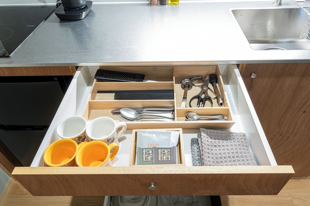 スタジオ 客室内のダイニングエリア1 | B&D HAKUBA IWATAKE