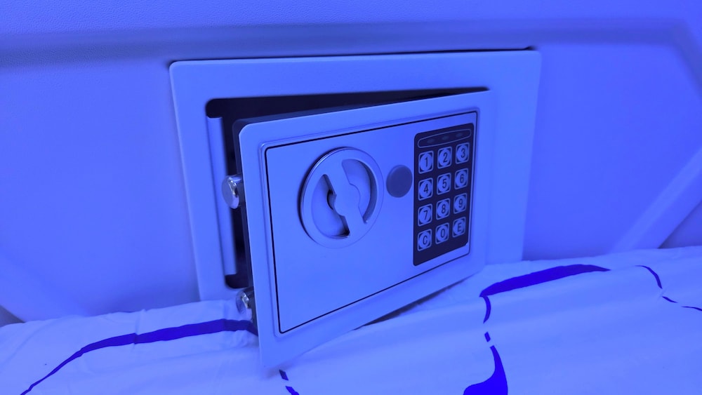 ダブルカプセルルーム 上段 禁煙 客室4 | HOTEL GALAXY POD 本川越店