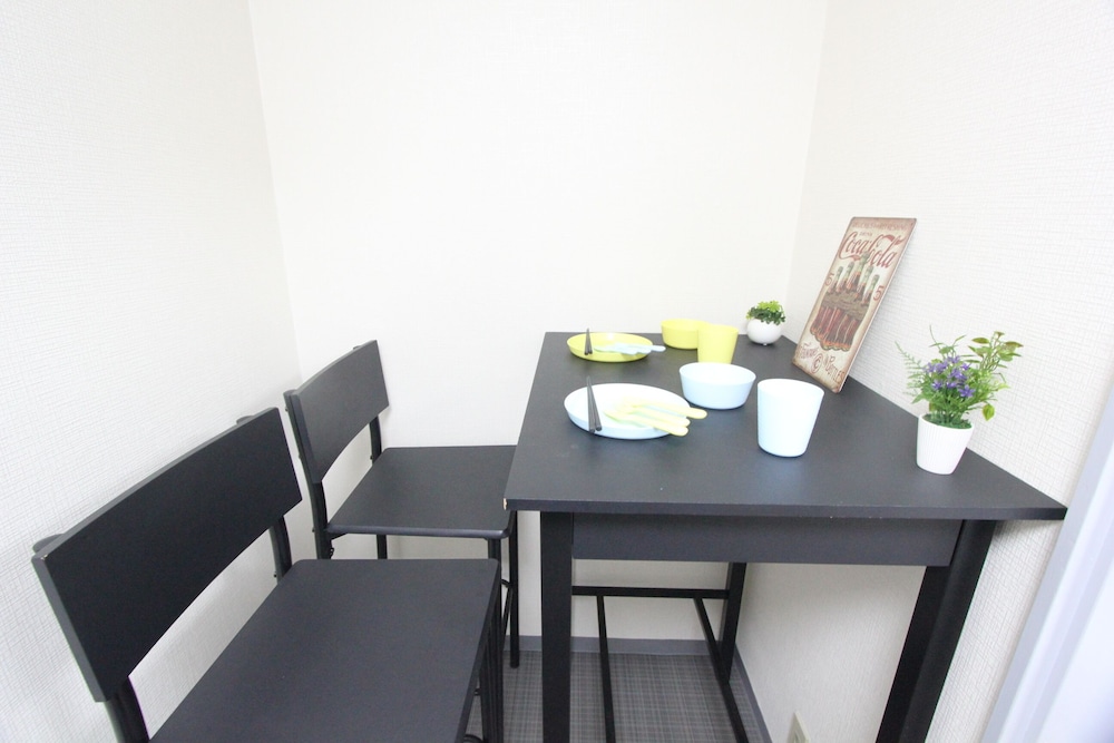 ベーシック ダブルルーム リビング エリア1 | LUANA HOTEL 池袋東長崎