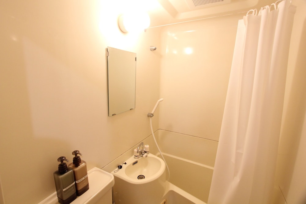 クラシック トリプルルーム バスルーム1 | LUANA HOTEL 池袋東長崎