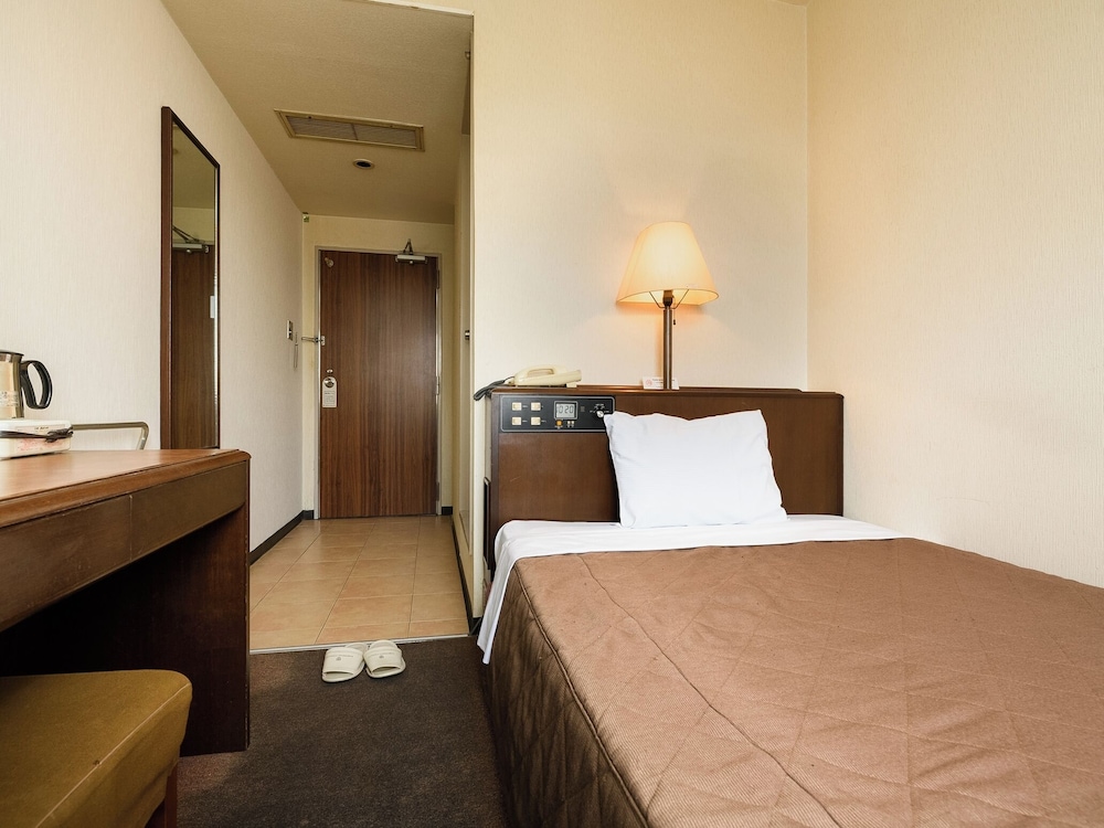 ベーシック ダブルルーム 喫煙可 客室1 | ホテル亀山ヒルズ