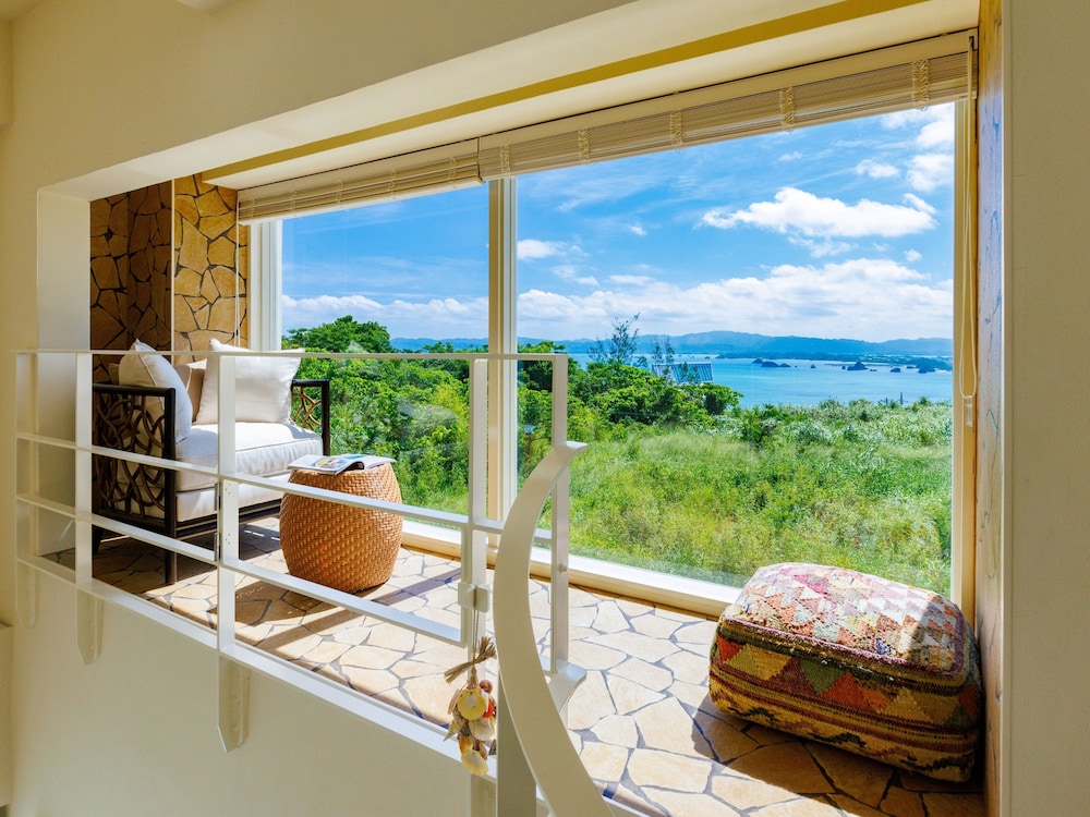 ラグジュアリー ヴィラ ダブルベッド 2 台 禁煙 バルコニー 部屋からの景観0 | Resort Villa KAPUKA 古宇利島