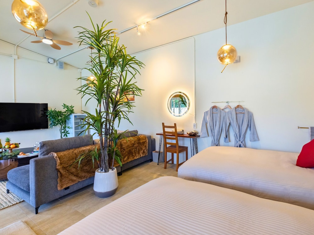 ラグジュアリー ヴィラ ダブルベッド 2 台 禁煙 バルコニー 客室7 | Resort Villa KAPUKA 古宇利島