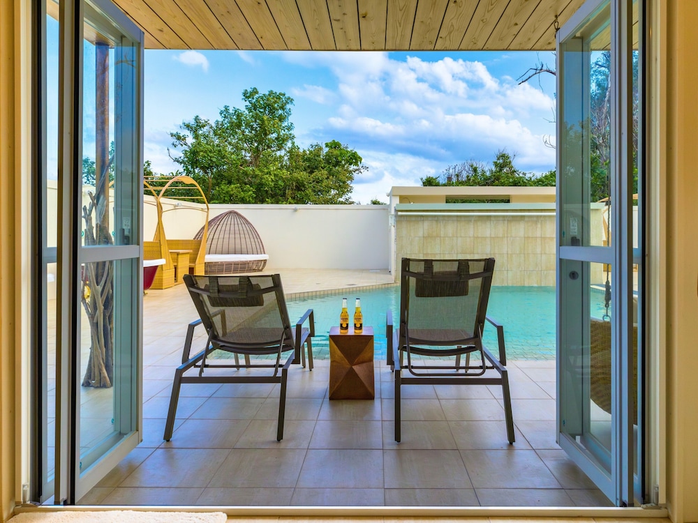 ラグジュアリー ヴィラ ダブルベッド 2 台 禁煙 バルコニー 施設からの眺望0 | Resort Villa KAPUKA 古宇利島