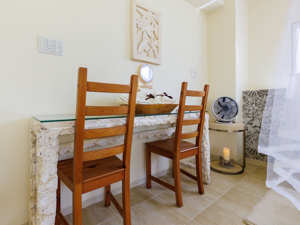 ラグジュアリー ヴィラ キングベッド 1 台 バルコニー オーシャンビュー バスルーム3 | Resort Villa KAPUKA 古宇利島