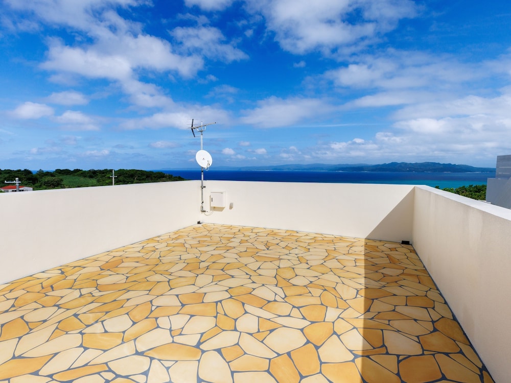 ラグジュアリー ヴィラ キングベッド 1 台 バルコニー オーシャンビュー テラス / パティオ2 | Resort Villa KAPUKA 古宇利島