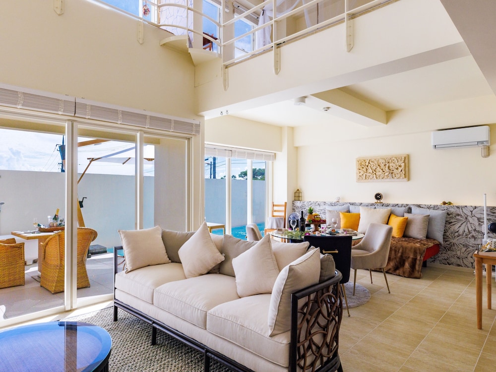 ラグジュアリー ヴィラ キングベッド 1 台 バルコニー オーシャンビュー 客室4 | Resort Villa KAPUKA 古宇利島