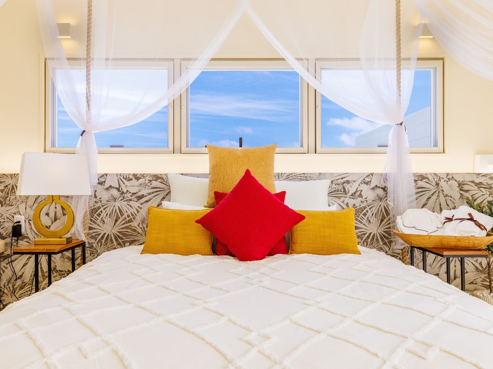 ラグジュアリー ヴィラ キングベッド 1 台 バルコニー オーシャンビュー 客室3 | Resort Villa KAPUKA 古宇利島