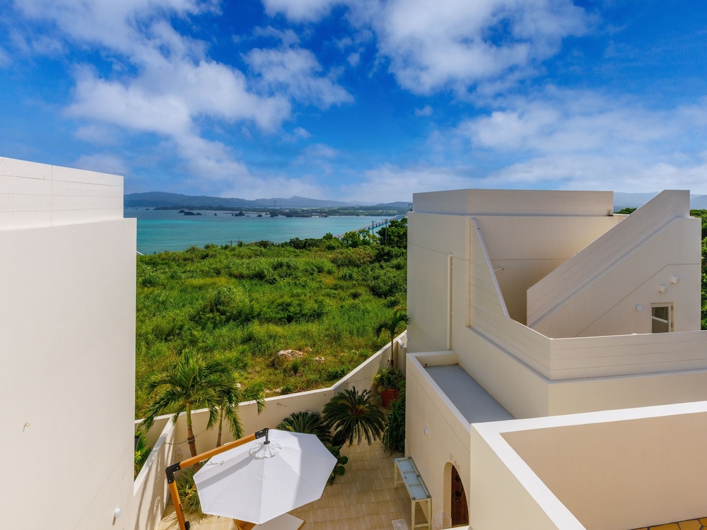 ラグジュアリー ヴィラ キングベッド 1 台 バルコニー オーシャンビュー バルコニーからの眺望0 | Resort Villa KAPUKA 古宇利島