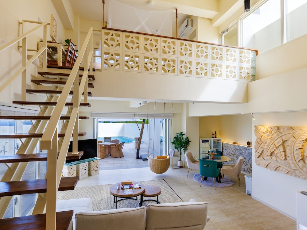 ラグジュアリー ヴィラ キングベッド 1 台 バルコニー オーシャンビュー 内装3 | Resort Villa KAPUKA 古宇利島