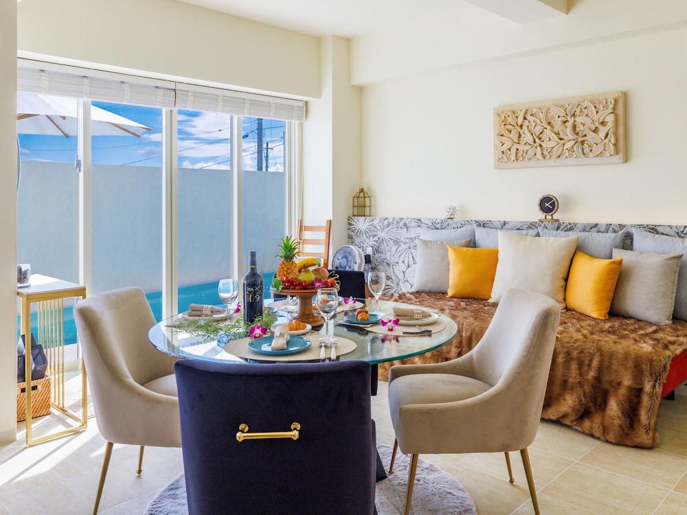 ラグジュアリー ヴィラ キングベッド 1 台 バルコニー オーシャンビュー 客室11 | Resort Villa KAPUKA 古宇利島