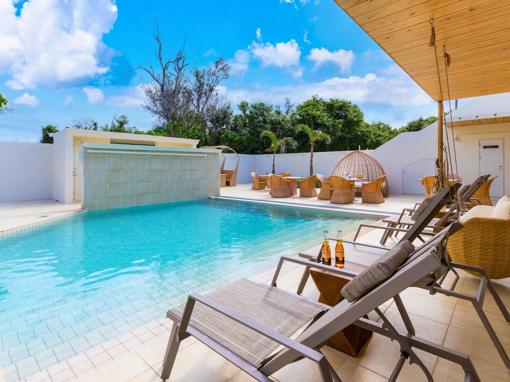 ラグジュアリー ヴィラ ダブルベッド 2 台 禁煙 バルコニー テラス / パティオ3 | Resort Villa KAPUKA 古宇利島