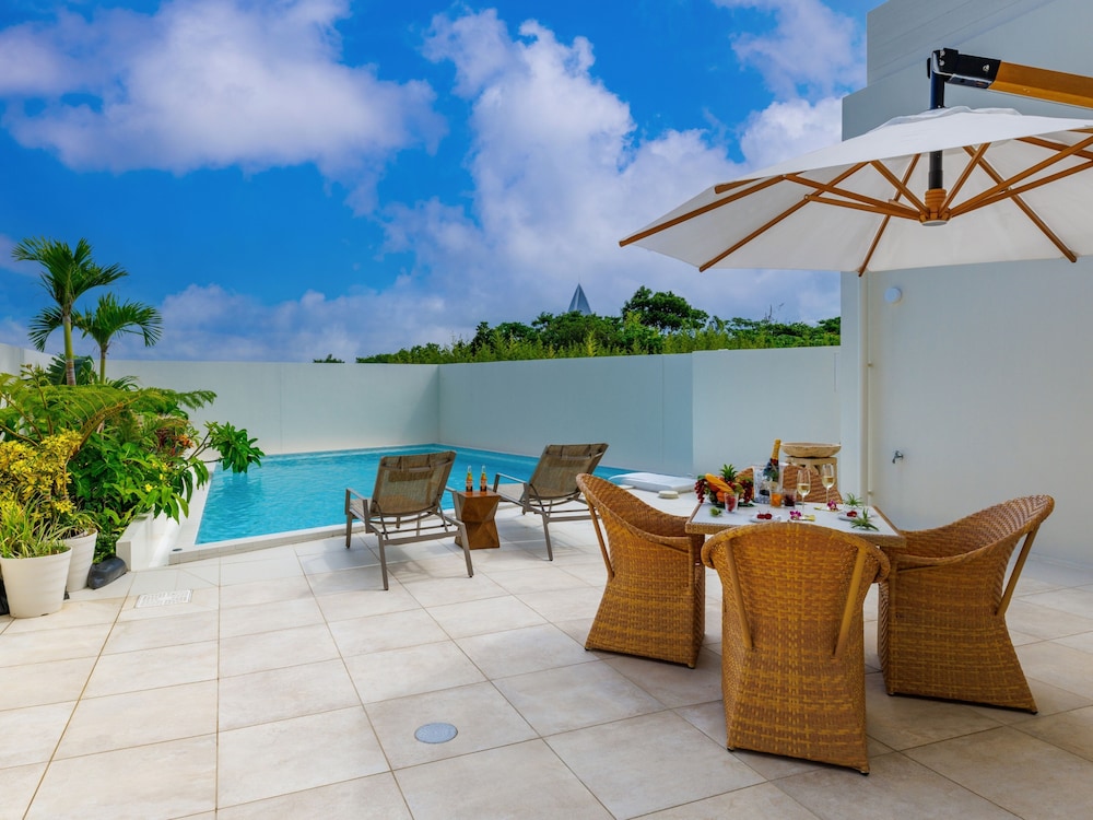屋外ダイニングエリア1 | Resort Villa KAPUKA 古宇利島