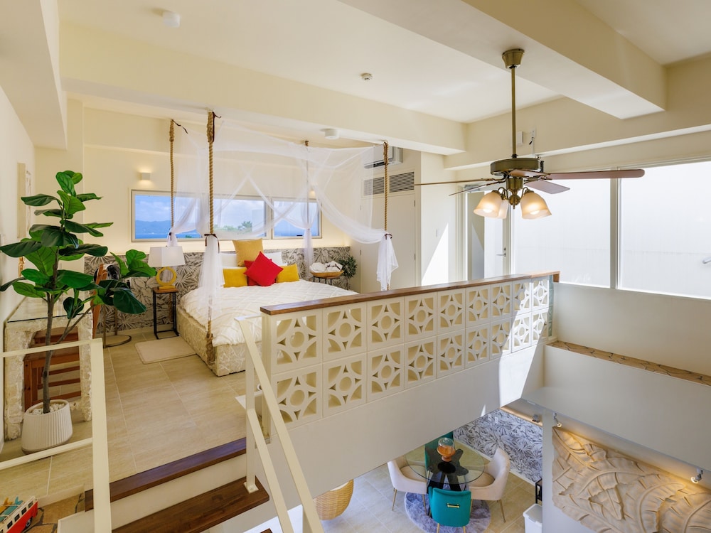 ラグジュアリー ヴィラ キングベッド 1 台 バルコニー オーシャンビュー 客室1 | Resort Villa KAPUKA 古宇利島