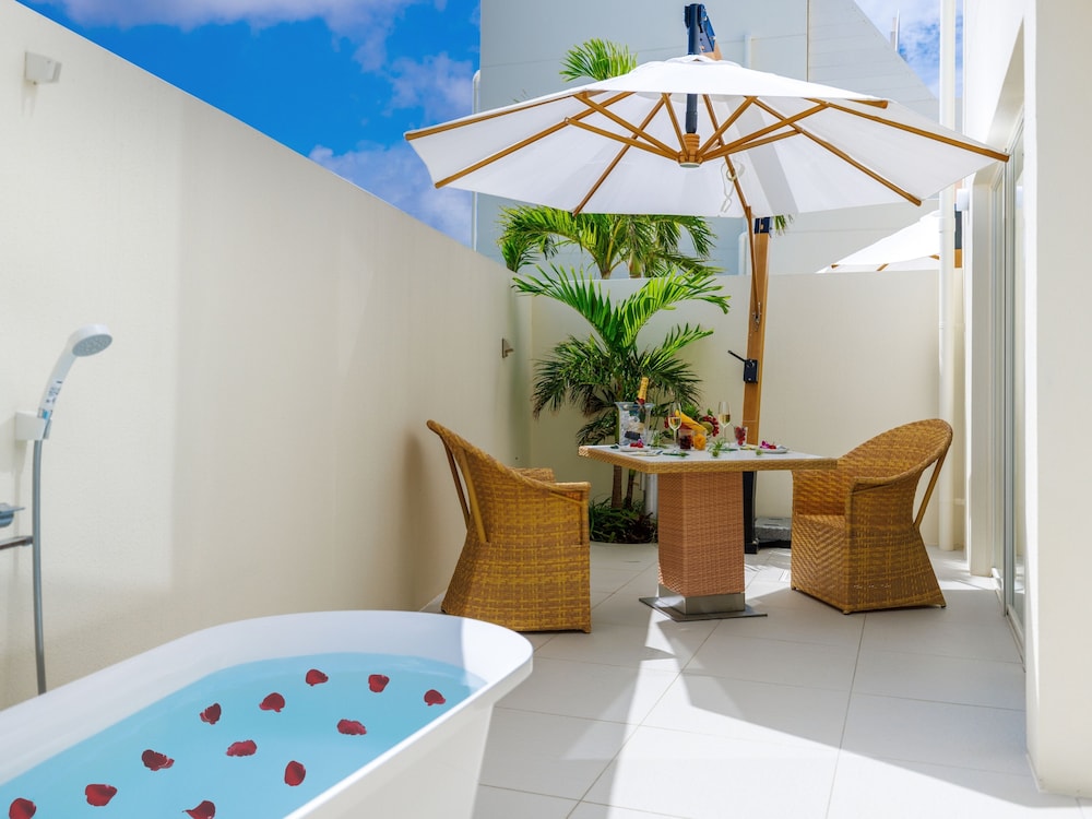 ラグジュアリー ヴィラ バルコニー オーシャンビュー バスルーム5 | Resort Villa KAPUKA 古宇利島