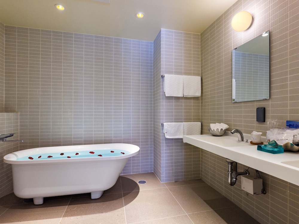 ラグジュアリー ヴィラ キングベッド 1 台 バルコニー オーシャンビュー バスルーム2 | Resort Villa KAPUKA 古宇利島