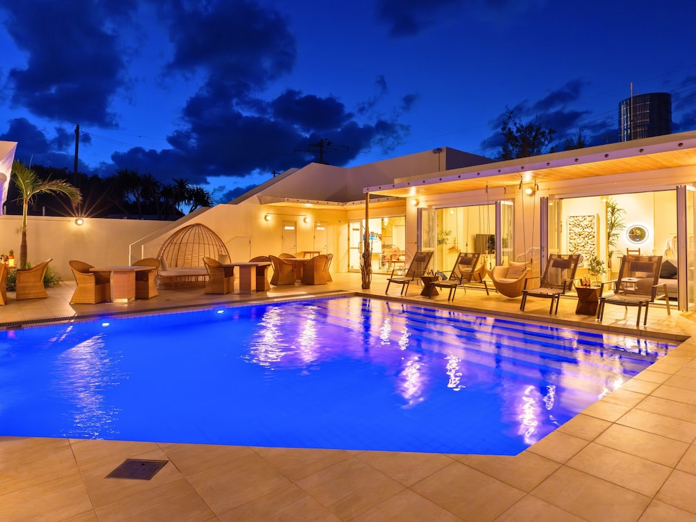 ラグジュアリー ヴィラ ダブルベッド 2 台 禁煙 バルコニー テラス / パティオ2 | Resort Villa KAPUKA 古宇利島