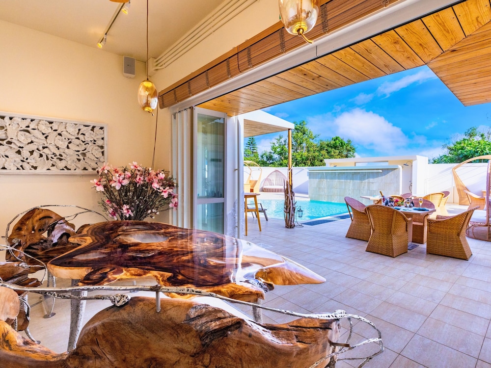 ラグジュアリー ヴィラ ダブルベッド 2 台 禁煙 バルコニー 客室2 | Resort Villa KAPUKA 古宇利島