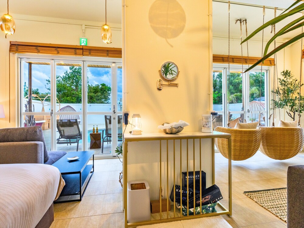 ラグジュアリー ヴィラ ダブルベッド 2 台 禁煙 バルコニー 客室3 | Resort Villa KAPUKA 古宇利島