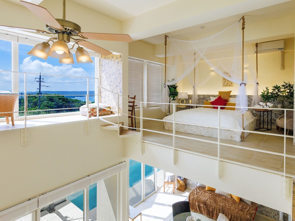 ラグジュアリー ヴィラ キングベッド 1 台 バルコニー オーシャンビュー 客室10 | Resort Villa KAPUKA 古宇利島