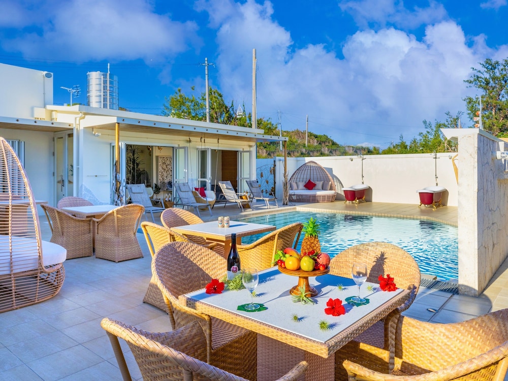 ラグジュアリー ヴィラ ダブルベッド 2 台 禁煙 バルコニー テラス / パティオ4 | Resort Villa KAPUKA 古宇利島