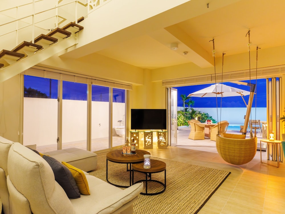 ラグジュアリー ヴィラ キングベッド 1 台 バルコニー オーシャンビュー 内装の詳細0 | Resort Villa KAPUKA 古宇利島