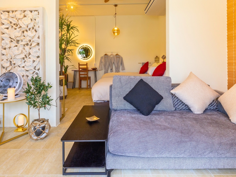 ラグジュアリー ヴィラ ダブルベッド 2 台 禁煙 バルコニー 客室8 | Resort Villa KAPUKA 古宇利島