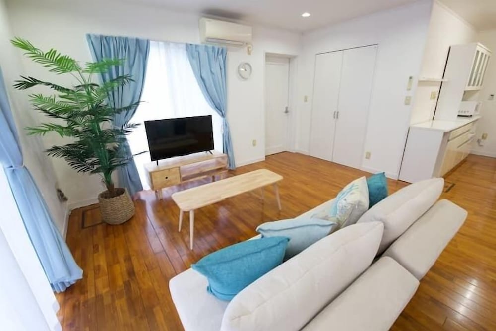 アパートメント リビング エリア1 | 青の家　Blue House