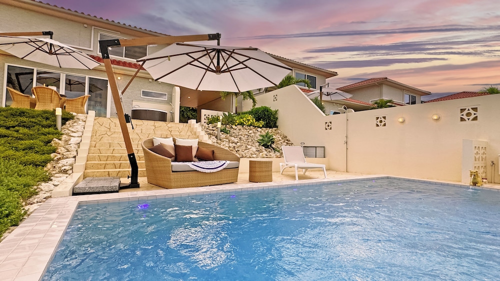 ラグジュアリー ヴィラ プライベートプール オーシャンビュー テラス / パティオ0 | Resort Villa KAPUKA 瀬底島