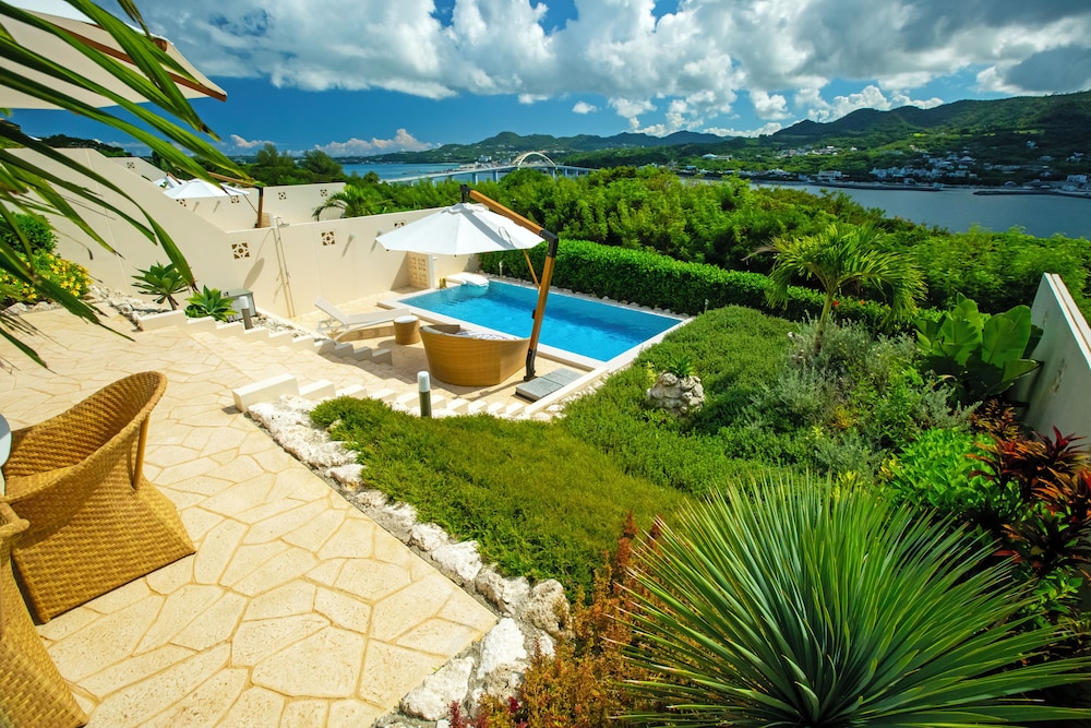 ラグジュアリー ヴィラ プライベートプール オーシャンビュー テラス / パティオ2 | Resort Villa KAPUKA 瀬底島