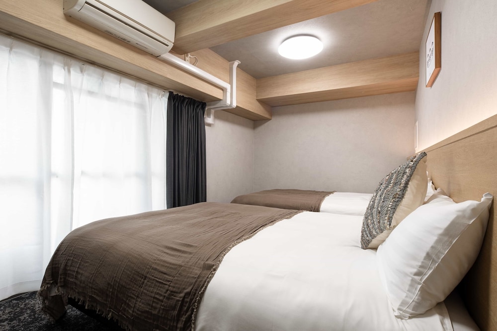 ファミリー ツインルーム バルコニー シティビュー 客室4 | b&Namba1