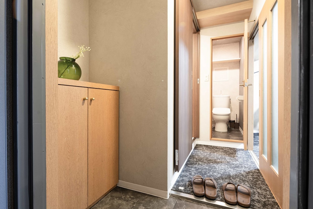 ファミリー ツインルーム バルコニー シティビュー 客室1 | b&Namba1