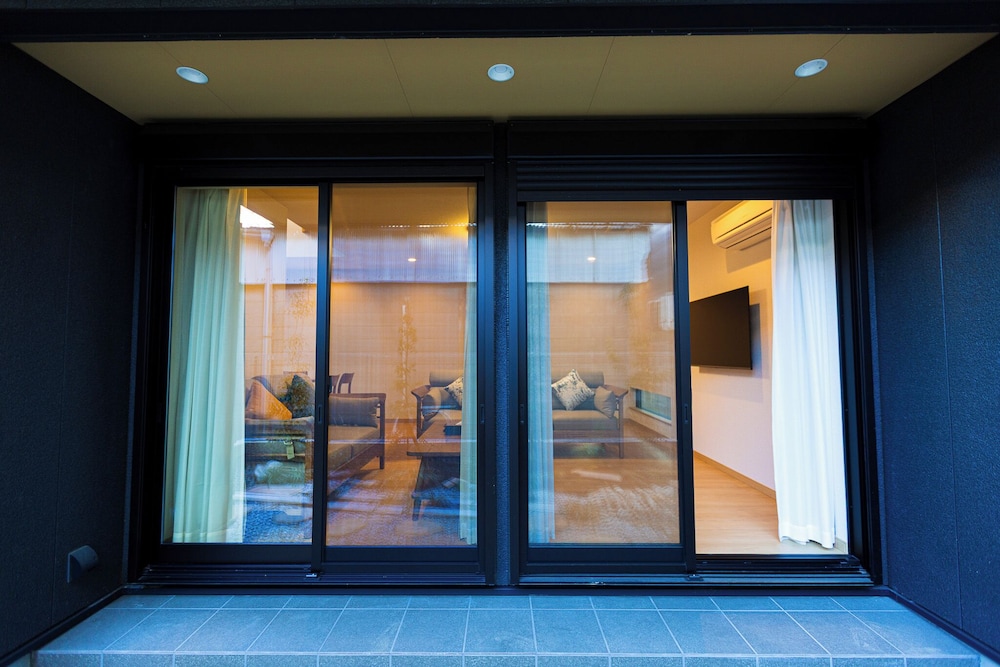 デラックス ヴィラ コートヤードビュー テラス / パティオ0 | b&FLAT-Hanazono