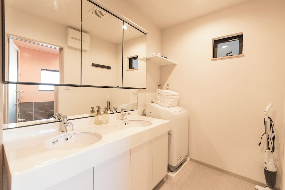 デラックス ヴィラ コートヤードビュー バスルーム0 | b&FLAT-Hanazono