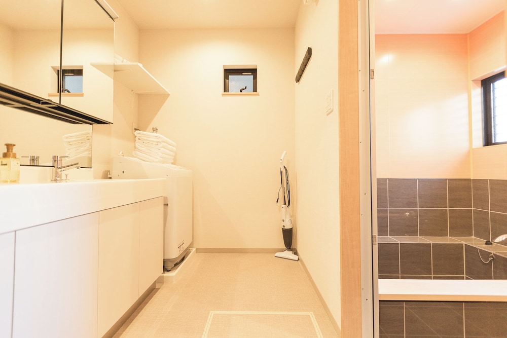 デラックス ヴィラ コートヤードビュー バスルーム2 | b&FLAT-Hanazono