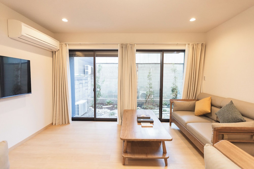 デラックス ヴィラ コートヤードビュー リビングルーム3 | b&FLAT-Hanazono